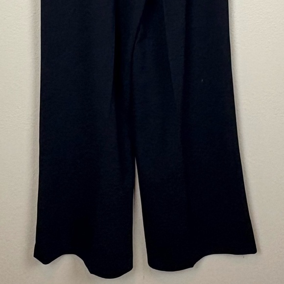 Tommy Hilfiger Black Long Sleeve V-Neck Jumpsuit with Chain Detail; Size 2 - Picture 8 of 13
